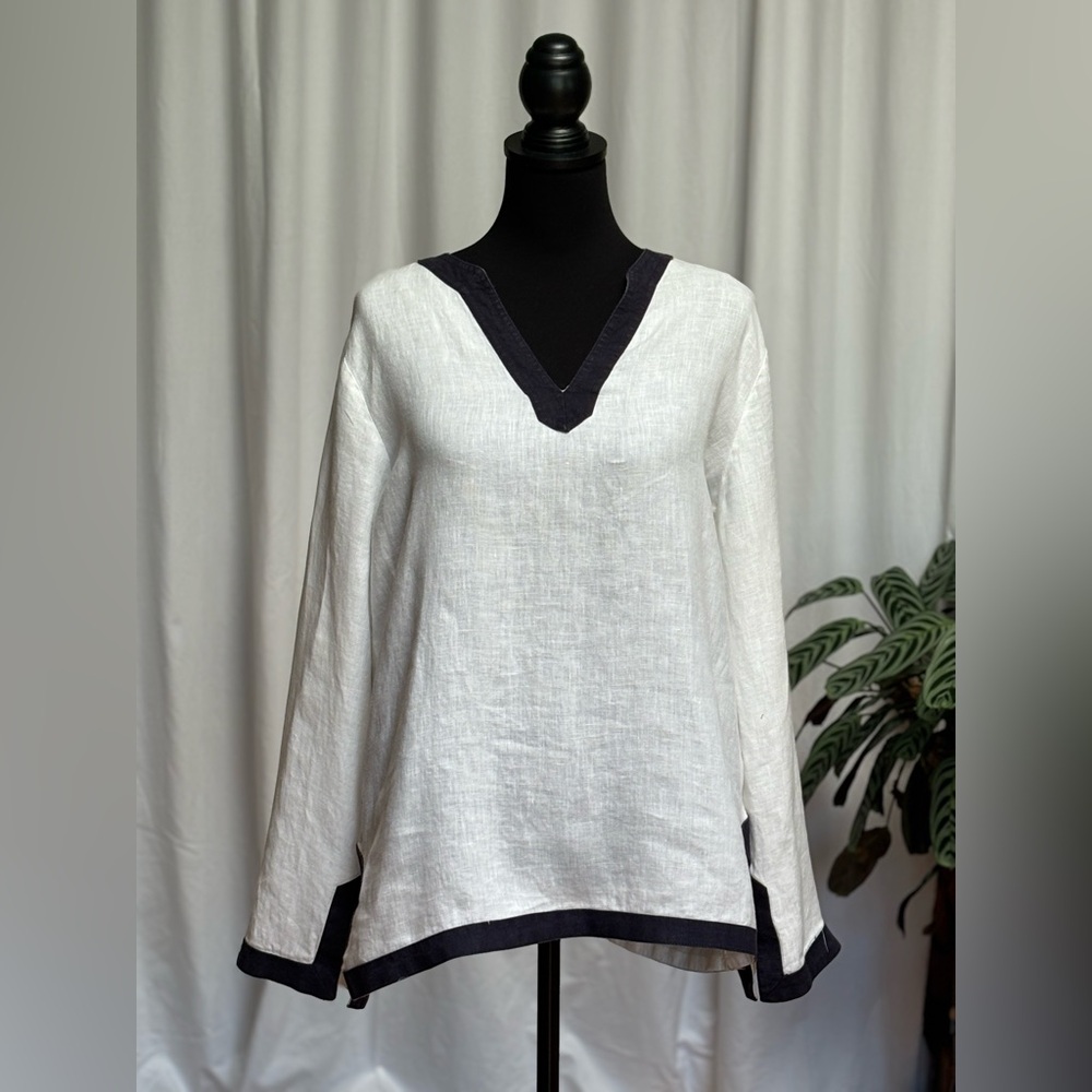 100% Linen tunic with navy blue trim by Lands’ End. Size large.